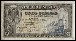 1940. 5 pesetas. (Ed. 443Pa) (Cobo P.EE 49b, mismo ejemplar). 4 de septiembre, Alcázar de Segovia. Billete de aprobación y muestra de color de anverso...