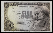 1946. 100 pesetas. (Ed. falta) (Pick 131s). 19 de febrero, Goya. Billete muestra. Sin numeración ni firma del Cajero. "NULO 12" en perforación en anve...