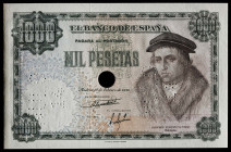 1946. 1000 pesetas. (Ed. falta). 19 de febrero, Luis Vives. Billete de muestra. Sin numeración ni firma del cajero: "NULO 14" en perforación en anvers...