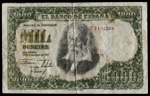 1951. 1000 pesetas. (Ed. falta) (Cobo 47). 31 de diciembre, Sorolla. Serie C. Falso de época. Puntos de aguja y leves roturas marginales. Manchitas. M...