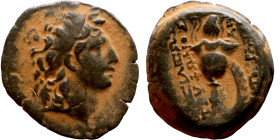 Tryphon (Seleukid King: 142-138 BC). AE bronze. Obv.: diademed bust of Tryphonos right. Rev.:ΒΑΣΙΛΕΩΣ ΤΡΥΦΩΝΟΣ (AY)ΤΟΚΡΑΤΟΡΟΣ, macedonian helmet decor...