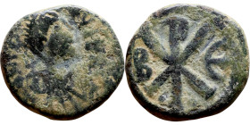 Justin I (518-527) Pentanummium. Obverse: D N IVSTINVS P P AVG, diademed, draped, and cuirassed bust right Reverse: Chi-rho

13mm 2.12g