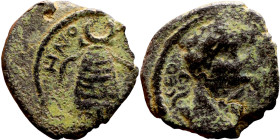 Septimus Severus (193-211) Bronze coin. Obv: Bust of emperor. Rev: Crescent

14mm 1.39g