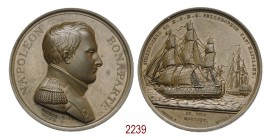 Resa di Napoleone Bonaparte a bordo del Bellerophon, 1815, Birmingham op. Weeb & Brenet, Æ 38,59g. Ø40,7mm. [3,7mm. NAPOLEON BONAPARTE Busto in unifor...