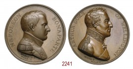 Napoleone e Welllington, 1815 (1820), Londra op. Webb & Mills, Æ 43,52g. Ø41,1mm. [3,5mm. NAPOLEON BONAPARTE Busto in uniforme a d., sotto, MUDIE DIR•...