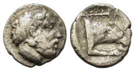 Kings of Macedon. Archelaos (413-400/399 BC). AR Obol (19mm, 0,95g). Aigai mint. Head of Herakles r., wearing lion skin. R/ Forepart of wolf r., teari...