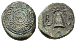 Kings of Macedon. Alexander III ‘the Great’ (336-323 BC). Uncertain mint in Macedon.
Macedonian shield, boss decorated with thunderbolt. R/ B A, Maced...