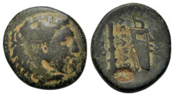 Kings of Macedon. Alexander III ‘the Great’ (336-323 BC). Æ (17,6mm, 5.4g). Uncertain Macedonian mint. Head of Herakles right, wearing lion skin. R/ C...