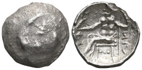 Greek Coins , Silver AR , very fine.


Weight:1,7 gr
Diameter:16,9 mm