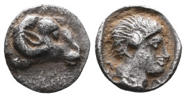 Greek coins
Troas, Kebren AR Hemiobol (Silver, 0.33g, 8mm) ca 400-310 BC
Obv: Head of Apollo.
Rev: Ram head.
Ref: BMC.14.


Weight:0,3 gr
Diameter:6,7...