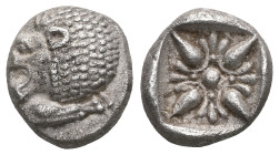 Miletus
Obol circa 500-494, AR . Forepart of lion r., head looking backwards, with open jaws and tongue protrudring. Rev. Floral pattern in incuse squ...