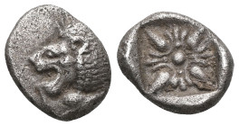 Miletus
Obol circa 500-494, AR . Forepart of lion r., head looking backwards, with open jaws and tongue protrudring. Rev. Floral pattern in incuse squ...