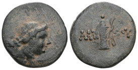 Greek
Pontos. Amisos 125-100 BC. Bronze Æ . Bust of Nike right / AMIΣOY, quiver and unstrung bow. very fine SNG BM Black Sea 1142-43.


Weight:3,8 gr
...