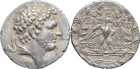 GRÈCE ANTIQUE - GREEK
Macédoine (royaume de), Persée (176-168 av. J.-C.). Tétradrachme, étalon attique réduit ND (179-172 av. J.-C.), Amphipolis.
HGC....