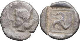 GRÈCE ANTIQUE - GREEK
Lycie, Kuprlli (480-440 av. J.-C.). Obole ND (485-460 av. J-C.).
Babelon, Traité II, 307 ; Argent - 0,57 g - 8 mm - 12 h
TB.