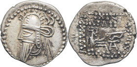 GRÈCE ANTIQUE - GREEK
Royaume parthe, Vologèses VI (208-228). Drachme ND.
S.88.20 ; Argent - 3,42 g - 19 mm - 12 h
Un éclat de métal et quelques concr...