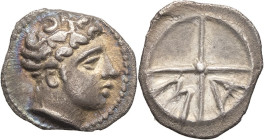GAULE - CELTIC
Massilia - Marseille. Obole ND (c.200-150 av. J.-C.).
MHM.10 v. ; Argent - 0,67 g - 10,5 mm - 2 h
Ce type de tête avec des traits négro...