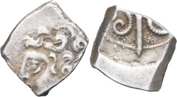 GAULE - CELTIC
Rutènes. Drachme, type de Goutrens ND (100-50 av. J.-C.).
Savès 259-268 - Hiriart 13.33 ; Argent - 2,31 g - 15 mm - 1 h
Revers fortemen...