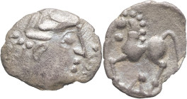 GAULE - CELTIC
Santons. Obole à la couronne en chevrons ND (60-50 av. J.-C.).
DT.3632A ; Argent - 0,33 g - 8 mm - 3 h
TTB à Superbe.