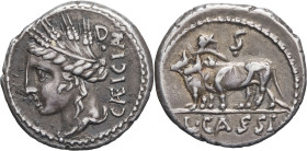 RÉPUBLIQUE ROMAINE - ROMAN REPUBLIC
L. Caius Caecianus. Denier ND (102 av. J.-C.), Rome.
RRC.321/1 ; Argent - 3,52 g - 18 mm - 1 h
D’infimes concrétio...
