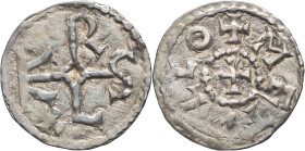FRANCE / CAROLINGIENS - FRANCE / CAROLINGIAN
Charles II le Chauve (840-877). Obole ND, Melle.
P.706 - MG.1061 ; Argent - 0,80 g - 17 mm - 9 h
TTB.