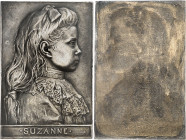 FRANCE - FRANCE
IIIe République (1870-1940). Plaque uniface, Suzanne, par C. Pillet 1902, Paris.
Maier 202 = cet exemplaire ; Bronze argenté - 138 g -...