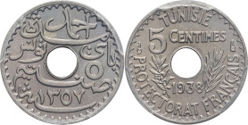 TUNISIE - TUNISIA
Ahmed, Bey (1929-1942). 5 centimes 1938 - AH 1357, Paris.
Lec.93 - KM.258 ; Cupro-nickel - [2,00] g - 17 mm - 6 h
C’est le second pl...