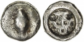KYAIKTO: electrum unit (8.97g), 1st-2nd century AD, Mahlo-2.1, conch shell (sankha) // three jewel symbols (triratna) combined with the upper part of ...