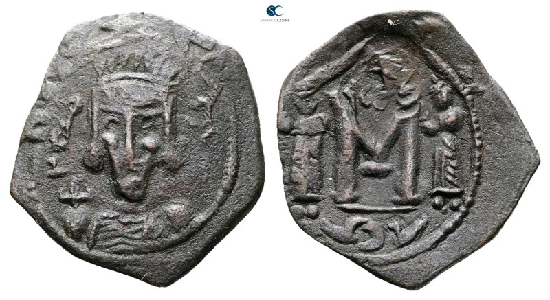 Umayyad. temp. Mu'awiya I ibn Abi Sufyan AH 661-680. 
Fals Æ

25 mm, 3,61 g
...