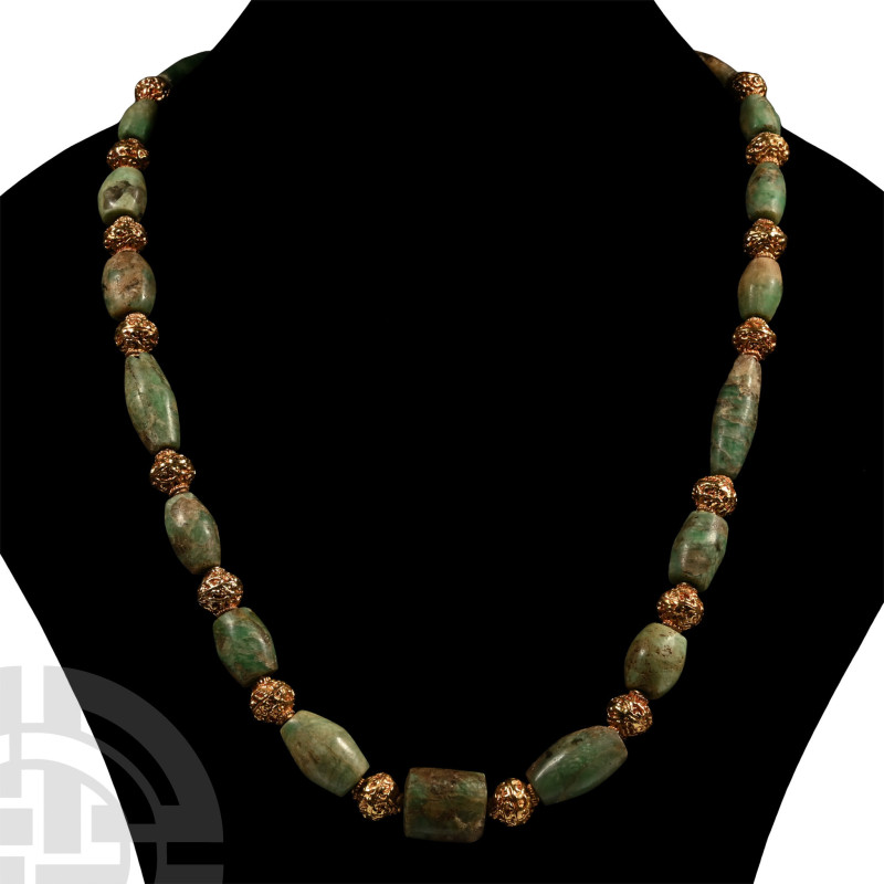 Onyx Bead Necklace

Composed of graduated drum-shaped and biconvex onyx beads ...