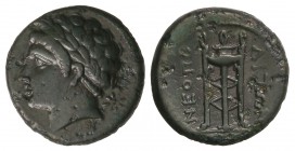 AE 15. 300-260 a.C. NEAPOLIS. CAMPANIA. Anv.: Cabeza laureada a izquierda, detrás leyenda. Rev.: Trípode, delante y detrás leyenda. 2,80 grs. AE. Páti...