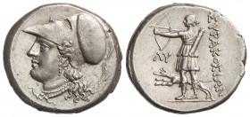 12 Litras. 215-212 d.C. SIRACUSA. SICILIA. Anv.: Cabeza de Atenea con casco corinto, adornado de grifo. Rev.: ¶YPAKO¶I¶N. Artemisa cazadora tirando co...
