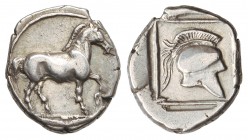 Tetróbolo. 480-454 a.C. ALEJANDRO I. REYES DE MACEDONIA. Anv.: Caballo al paso a derecha. Rev.: Casco con cresta a derecha, dentro de cuadrado incuso....