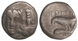 Dracma. 400-350 a.C. ISTROS. TRACIA. Anv.: Dos cabeza yuxtapuestas e invertidas. IWTPIH. Rev.: Águila en pie a izquierda, debajo delfín; en campo G. 4...