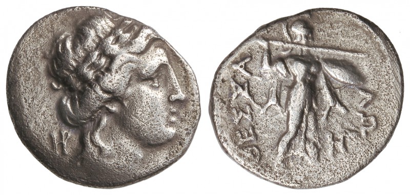 Dracma. 196-146 a.C. TESALIA. Anv.: Cabeza laureada de Apolo a derecha, detrás H...