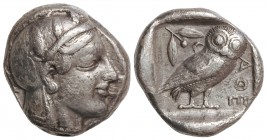 Tetradracma. 480-407 a.C. ATENAS. Anv.: Cabeza de Atenea a derecha, con casco adornado con rama de olivo. Rev.: A¶E. Lechuza en pie a derecha, detrás ...