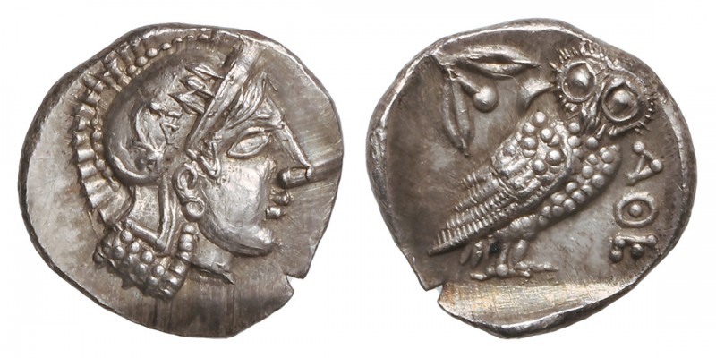 Óbolo. 449-413 a.C. ATENAS. Anv.: Cabeza de Atenea a derecha, con casco adornado...