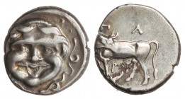 Hemidracma. 400-350 a.C. PARION. MISIA. Anv.: Cabeza de Gorgona rodeada de serpientes. Rev.: ¶A-PI. Toro en pie a izquierda con la cabeza vuelta. 2,35...