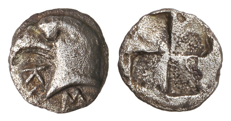 Hemióbolo. 480-450 a.C. KYME. AEOLIS. Anv.: KY-M. Cabeza de águila a izquierda. ...