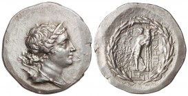 Tetradracma. 190-133 a.C. MAGNESIA. JONIA. Anv.: Busto diademado de Artemisa a derecha, a la espalda arco y carcaj. Rev.: MA¶NHT¶N ¶AYO¶NIA¶(...) E¶NI...