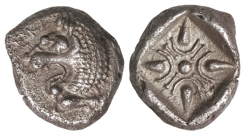 Dracma. 391-377 a.C. HECATOMNOS. CARIA. Anv.: EKA. Cabeza de león a izquierda. R...
