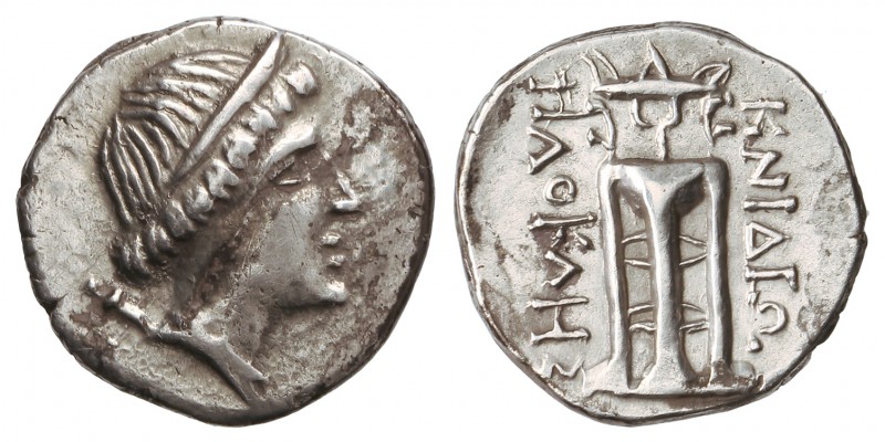 Tetróbolo. 300-190 a.C. KNIDOS. CARIA. Anv.: Cabeza de Ártemis a derecha con car...