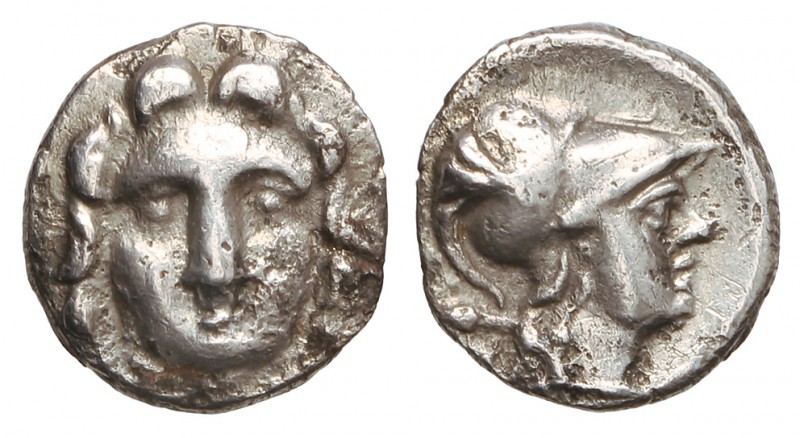 Óbolo. 350-333 a.C. SELGE. PISIDIA. Anv.: Cabeza de Gorgona de frente, con ciert...