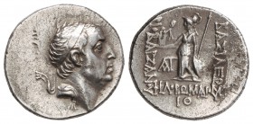 Dracma. 95-63 a.C. ARIOBARTANES I. CAPADOCIA. Anv.: Cabeza diademada a derecha. Rev.: Atenea en pie a izquierda con Nike, lanza y escudo, alrededor le...