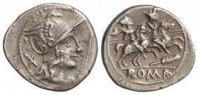 Denario. 200 a 190 a.C. ANÓNIMO. Anv.: Cabeza de Roma a derecha, detrás X, delante cetro. Rev.: Dióscuros a caballo a derecha, debajo pluma. En exergo...