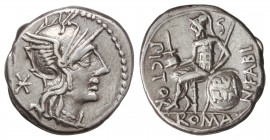Denario. 126 a.C. FABIA-11. Numerius Fabius Pictor. Rev.: Fabius Pictor sentado a izquierda; S entre el casco y la lanza. 3,90 grs. AR. Cal-569; FFC-6...