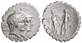 Denario. 70 a.C. FUFIA-1. Q. Fufius Calenus y Mucius Cordus. Anv.: Cabezas acoladas de Honus y Virtus a derecha. 3,65 grs. AR. ESCASA. Cal-595; FFC-72...
