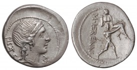 Denario. 108-107 a.C. HERENNIA-1. Marcus Herennius. SUR DE ITALIA. Anv.: Cabeza diademada de la Piedad a derecha, delante M vertical. 3,90 grs. AR. Ca...