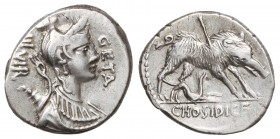 Denario. 68 a.C. HOSIDIA-1. C. Hosidius C. f. Geta. Anv.: Busto diademado de Diana a derecha. 3,85 grs. AR. Cal-618; FFC-748. MBC+.