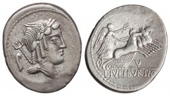 Denario. 85 a.C. JULIA-5a. L. Julius Bursio. Taller Auxiliar de Roma. Rev.: Victoria en cuadriga a derecha, debajo V. 3,95 grs. AR. Cal-635; FFC-768. ...